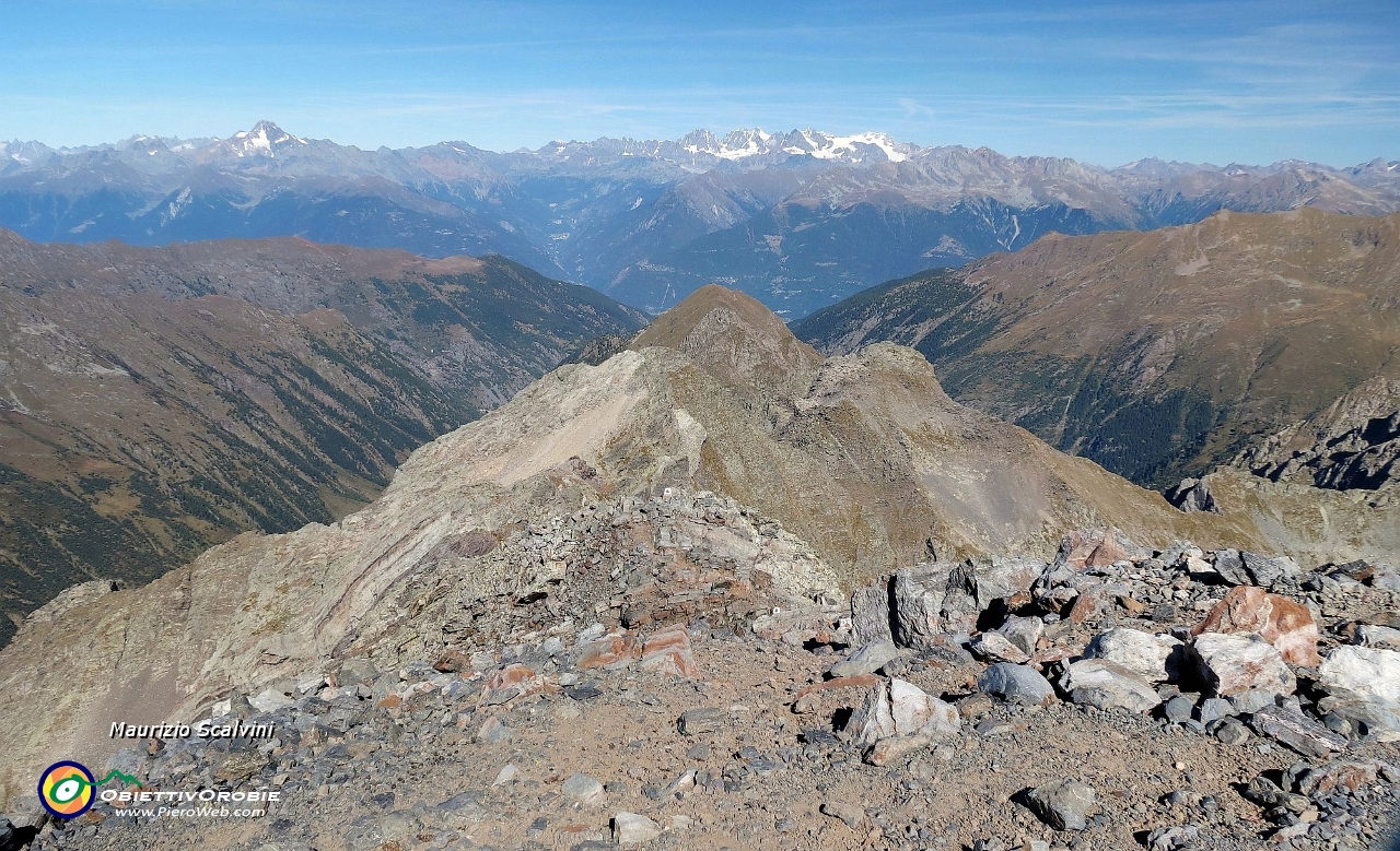 47 Panorama Nord, la Valtellina con le Retiche....JPG